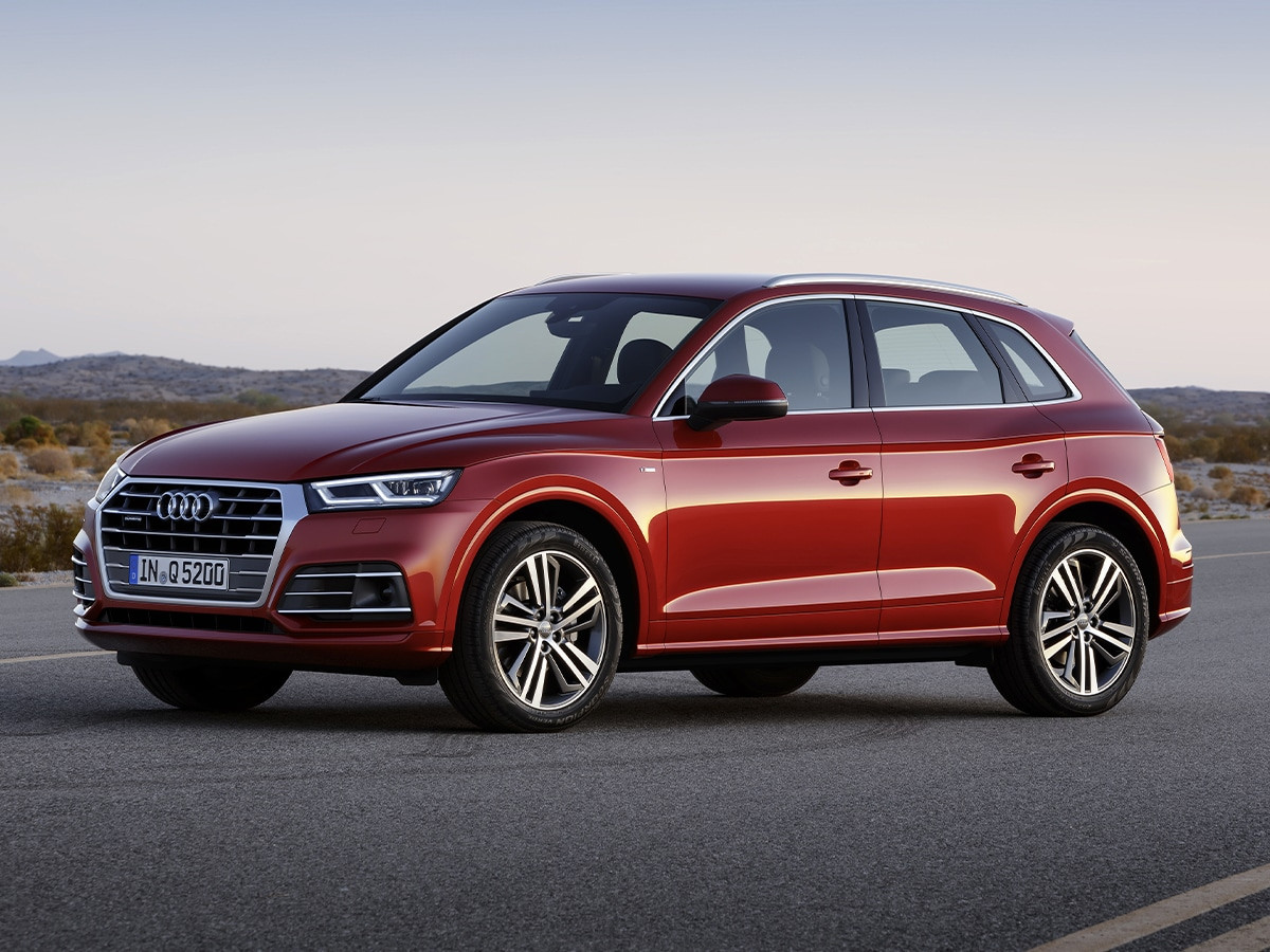 Audi Q5 Premium Plus sẵn sàng di chuyển trong phố đông
