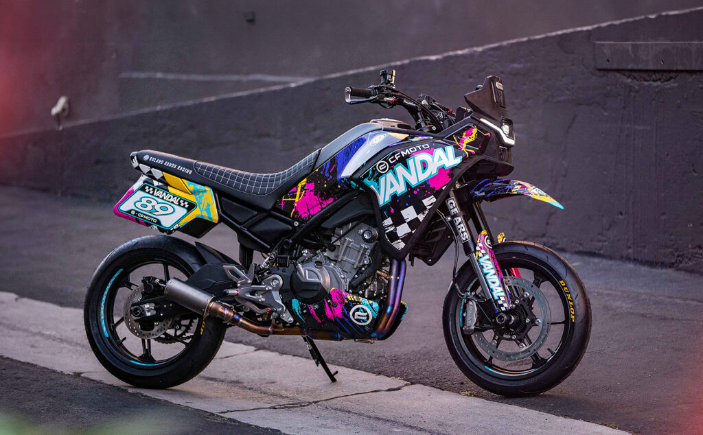 Bản độ CFMoto Ibex 450 The Vandal mang cảm hứng Super Hooligan cực chất