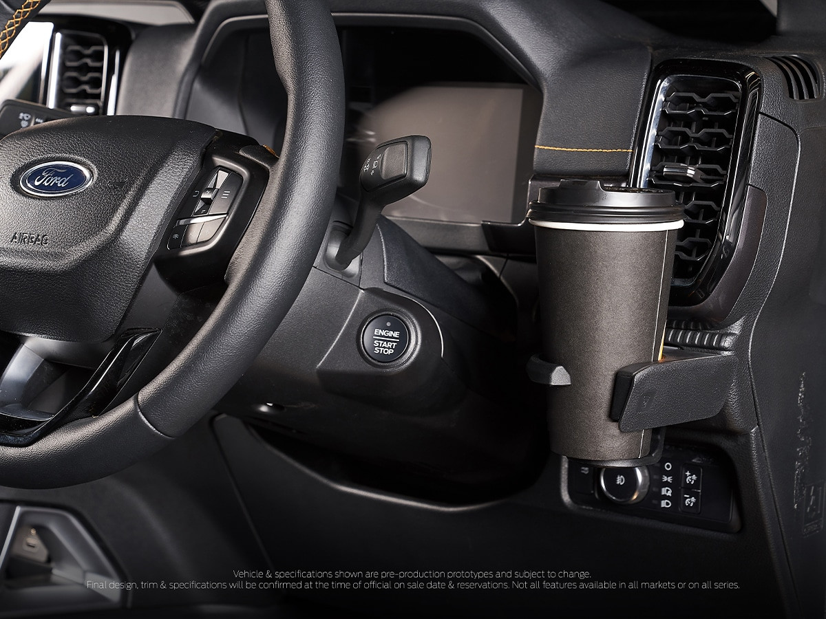 Bệ tỳ tay trung tâm Ford Ranger 2022 với khay chứa ly tiện lợi