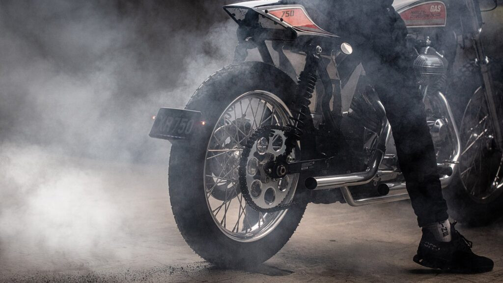Bình xăng Phil Little Racing tái hiện đúng phong cách flat track cổ điển truyền thống của XR750