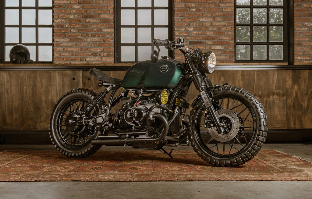 BMW R100 độ phong cách scrambler với nước sơn xanh Porsche ấn tượng