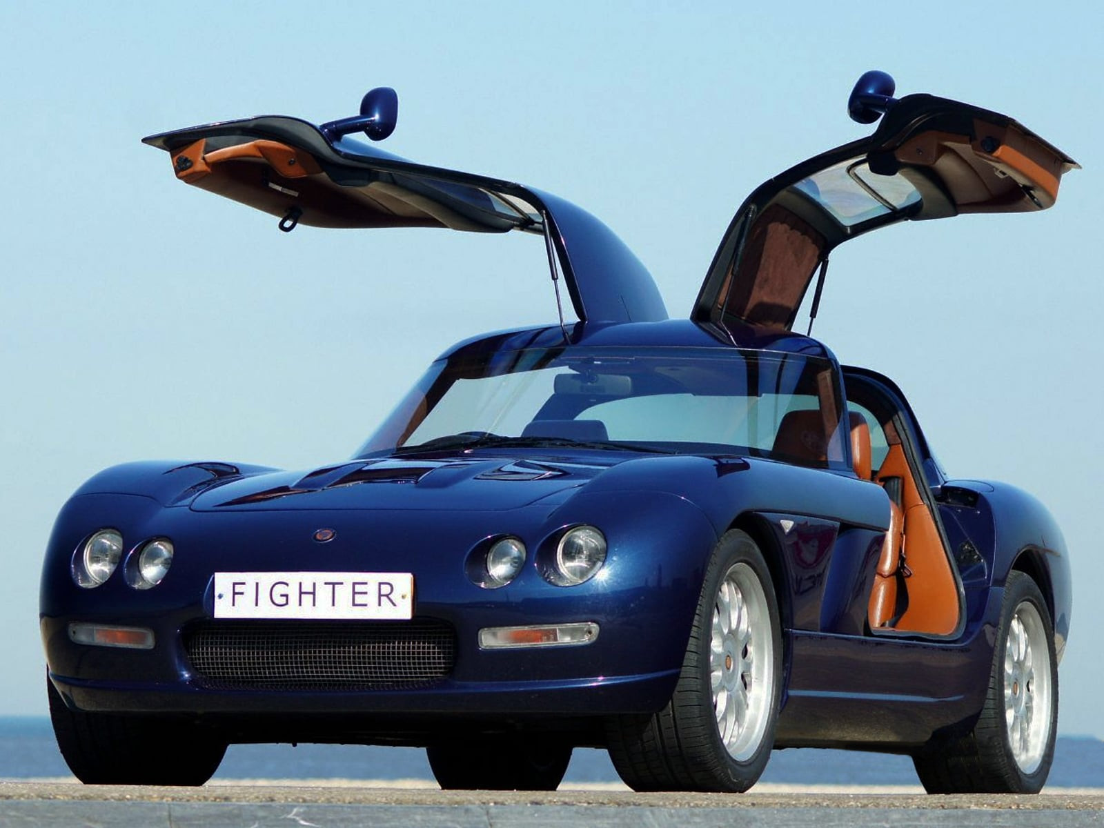 Bristol Fighter mang nét thiết kế mạnh mẽ, sang trọng