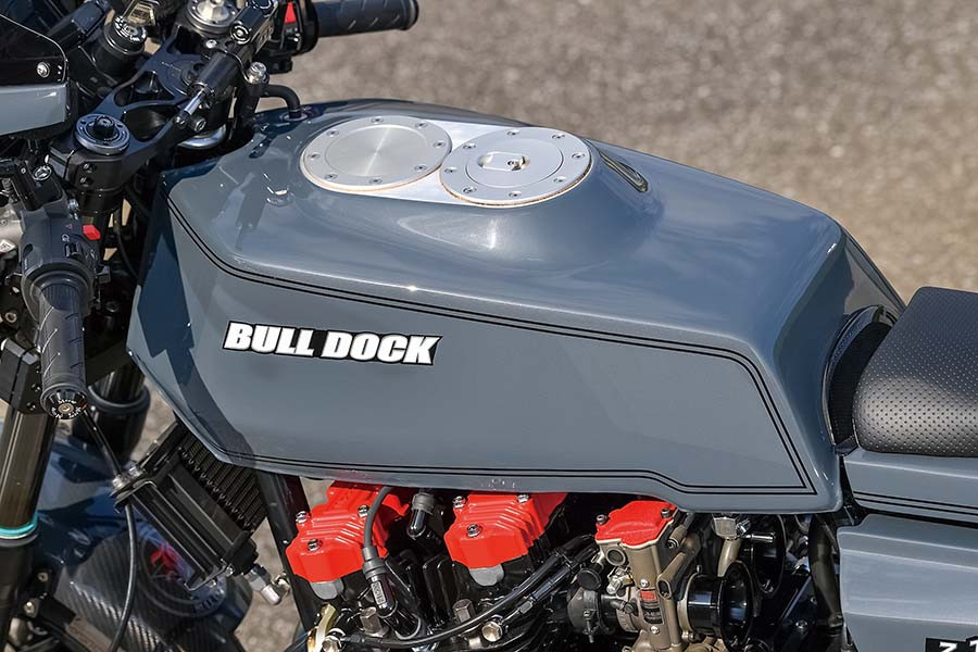 Cận cảnh hệ thống nạp xả và làm mát của Bull Dock Z1-R