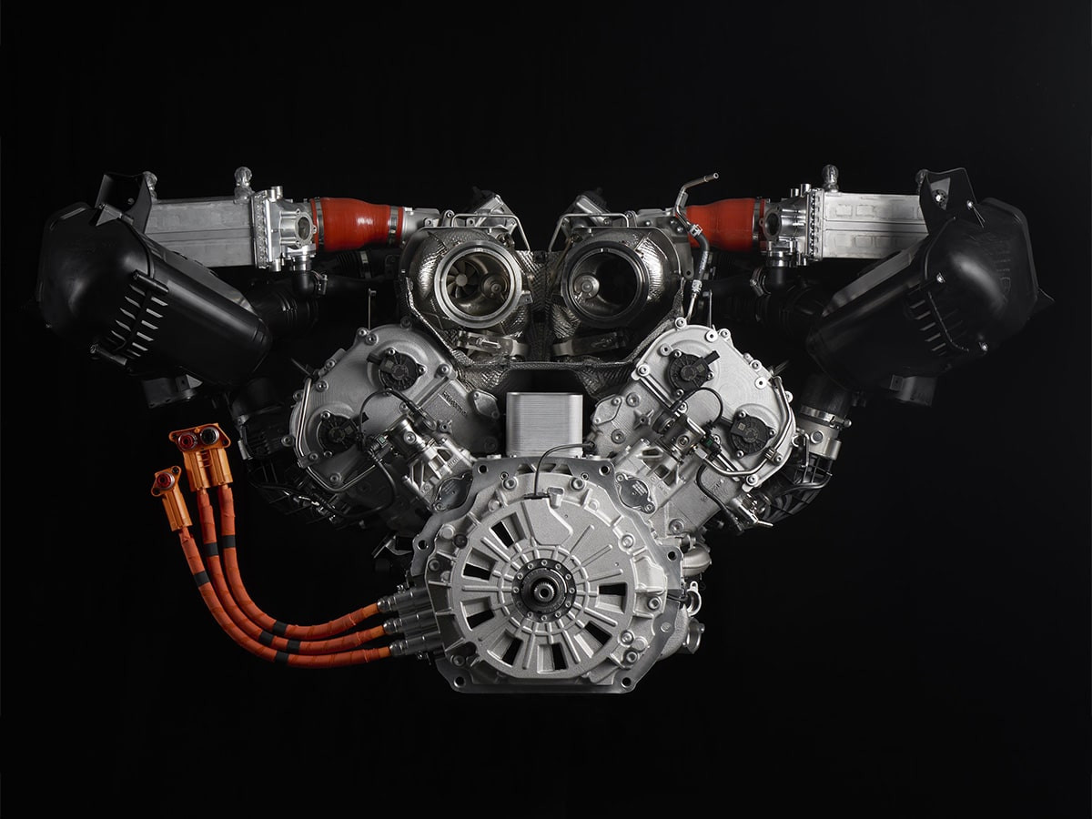 Cận cảnh khối động cơ V8 Lamborghini 634