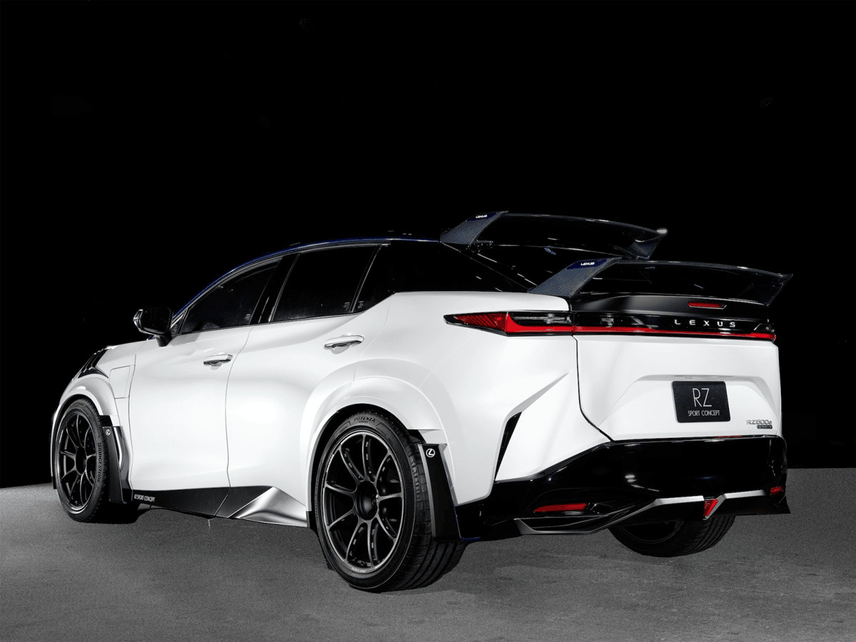 Chi tiết thiết kế cản trước, logo phát sáng và phần hông mở rộng của RZ Sport Concept