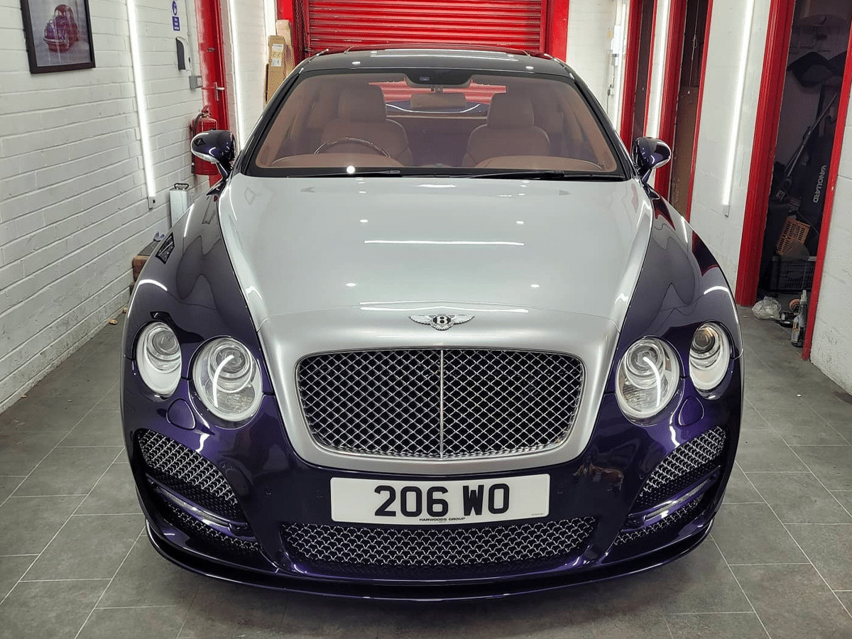 Chi tiết thiết kế đuôi xe hoàn thiện tinh xảo trên nền tảng Bentley độ