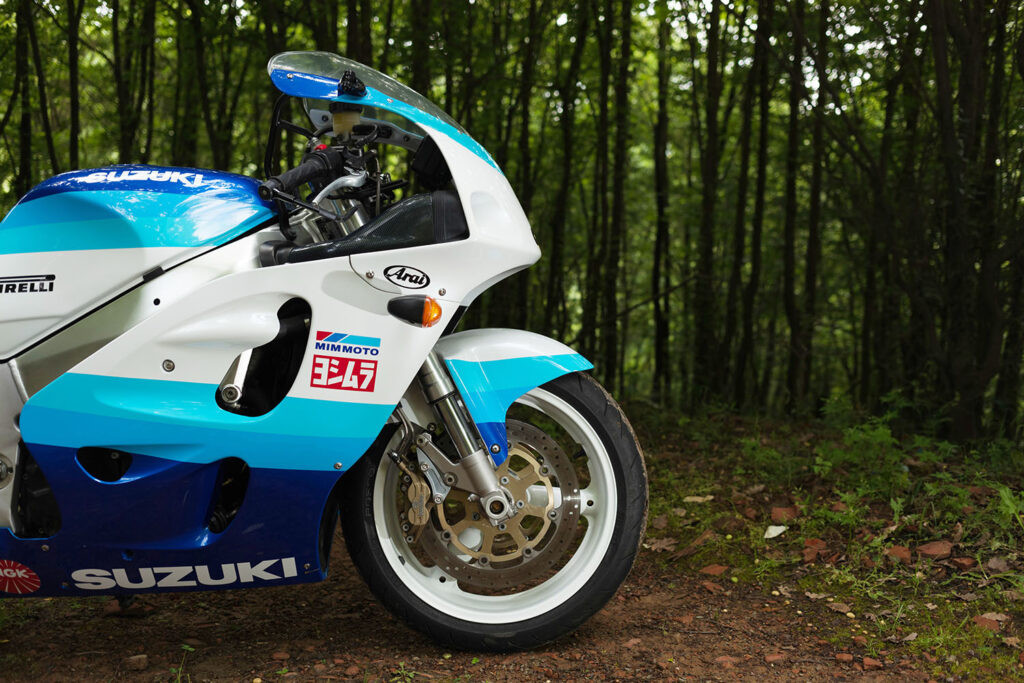 Chiếc GSX-R750 SRAD 1998 nguyên bản trước khi được độ hoàn chỉnh
