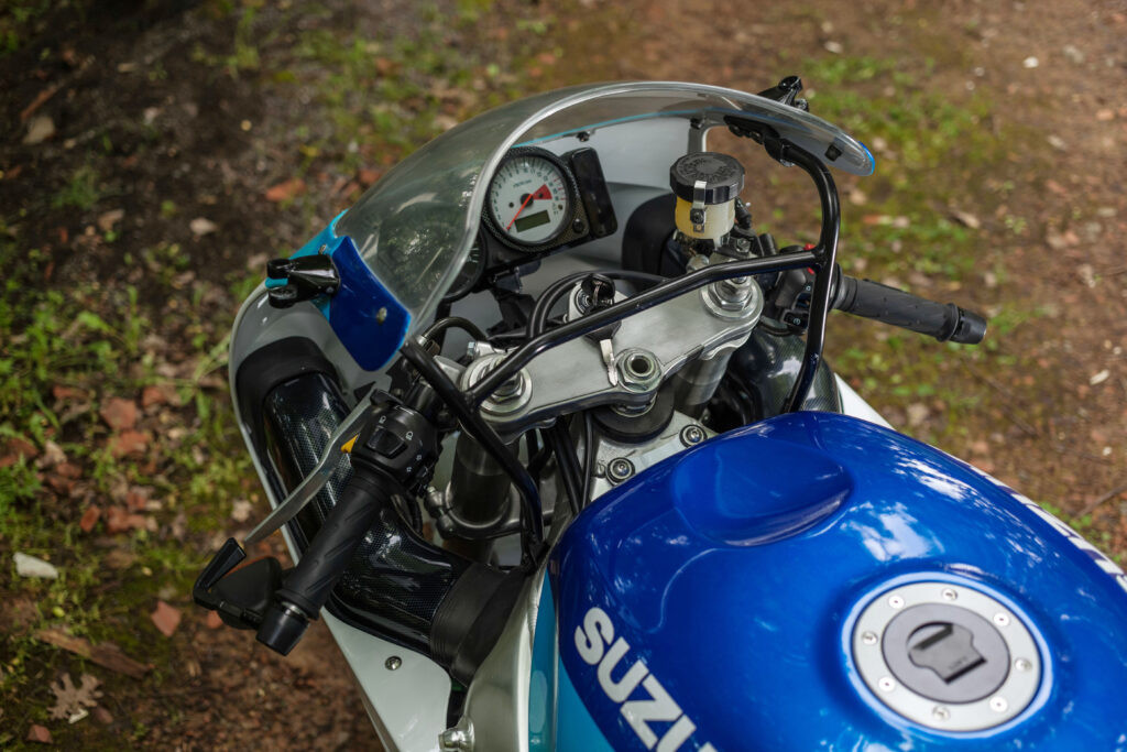 Chiếc xe được phục chế như mới, giữ nguyên DNA sportbike đua truyền thống