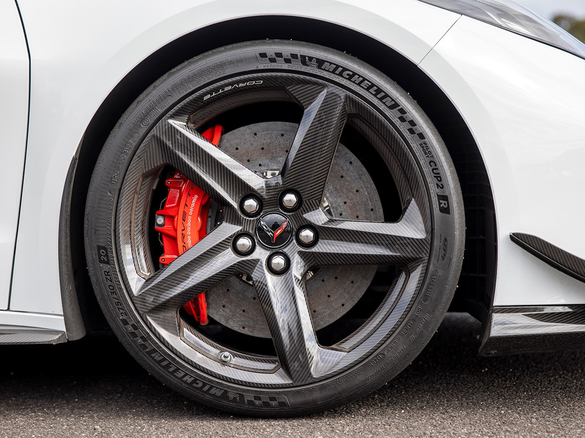 Corvette Z06 với gói khí động Z07 và mâm carbon vật liệu nhẹ tối ưu hiệu suất