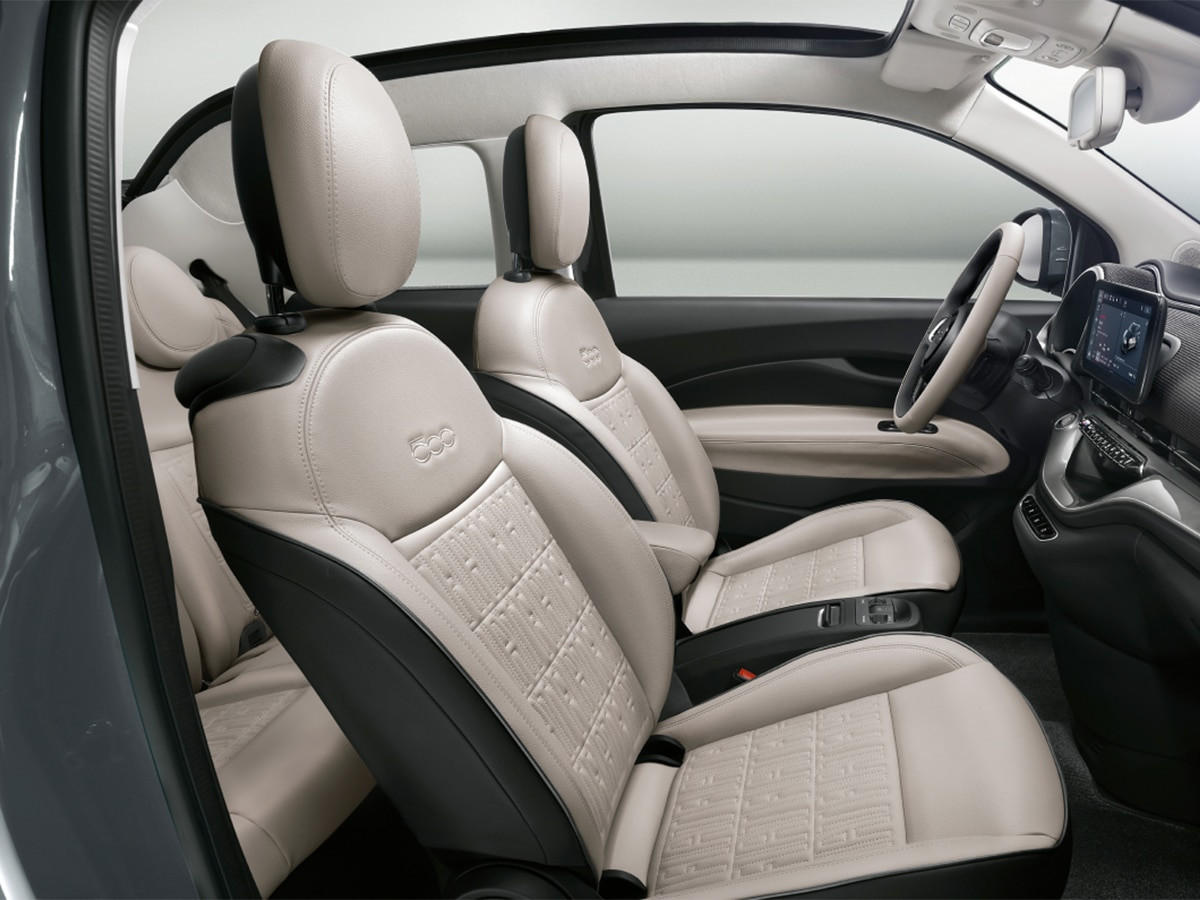 Cửa sổ trời kính toàn cảnh của Fiat 500e 2023