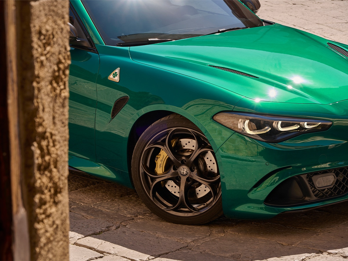 Cụm đèn Full-LED Matrix trên Alfa Romeo Giulia Quadrifoglio 100th Anniversario
