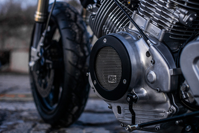 Cụm đèn pha LED phong cách cổ điển lắp đặt thủ công trên Yamaha Virago