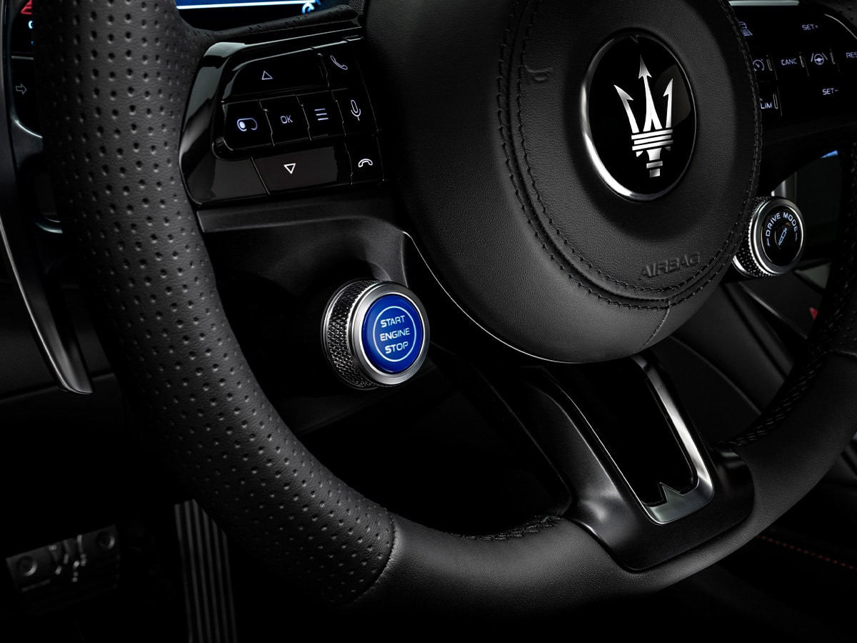 Cụm điều khiển vô-lăng Maserati GranTurismo