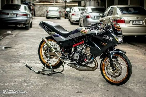 Dàn xe độ trong một buổi tụ hội biker, mỗi chiếc đều mang đậm dấu ấn cá nhân độc đáo