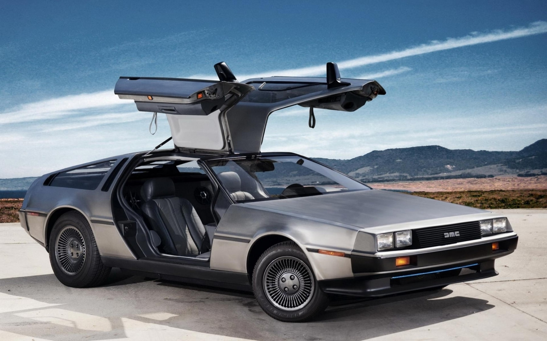 DeLorean DMC-12 bất tử cùng loạt phim khoa học viễn tưởng