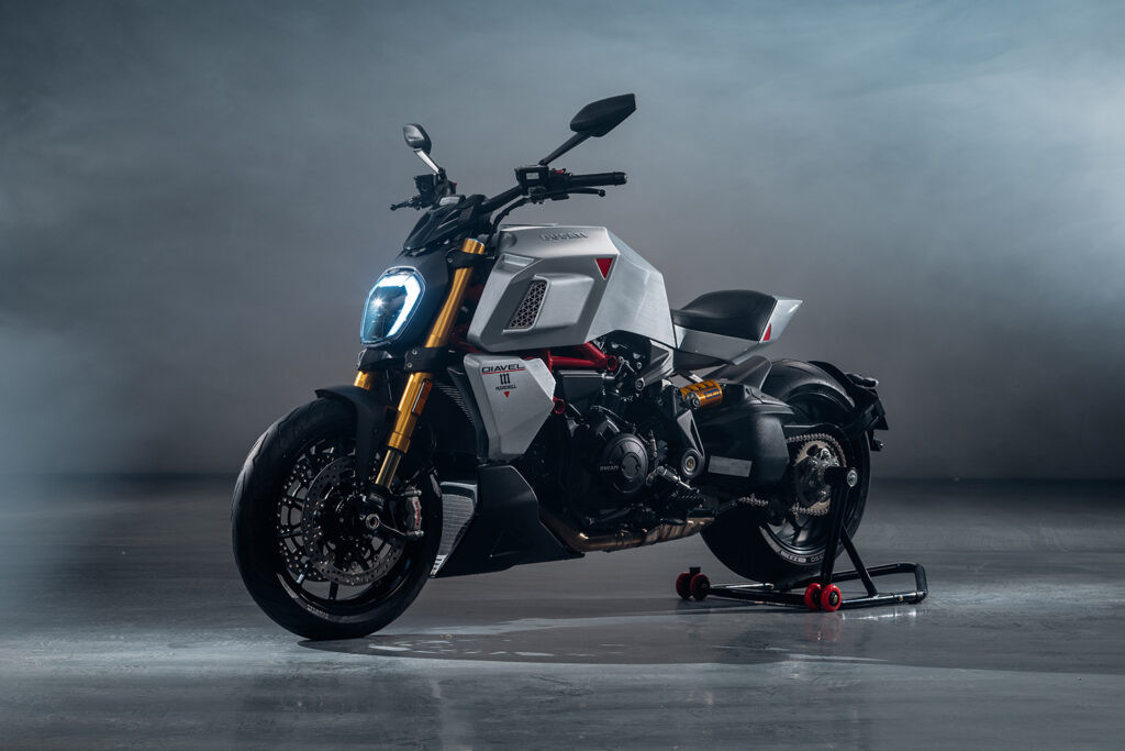 Diavel độ không sử dụng kim loại thật, toàn bộ thân vỏ được in 3D với độ hoàn thiện cao