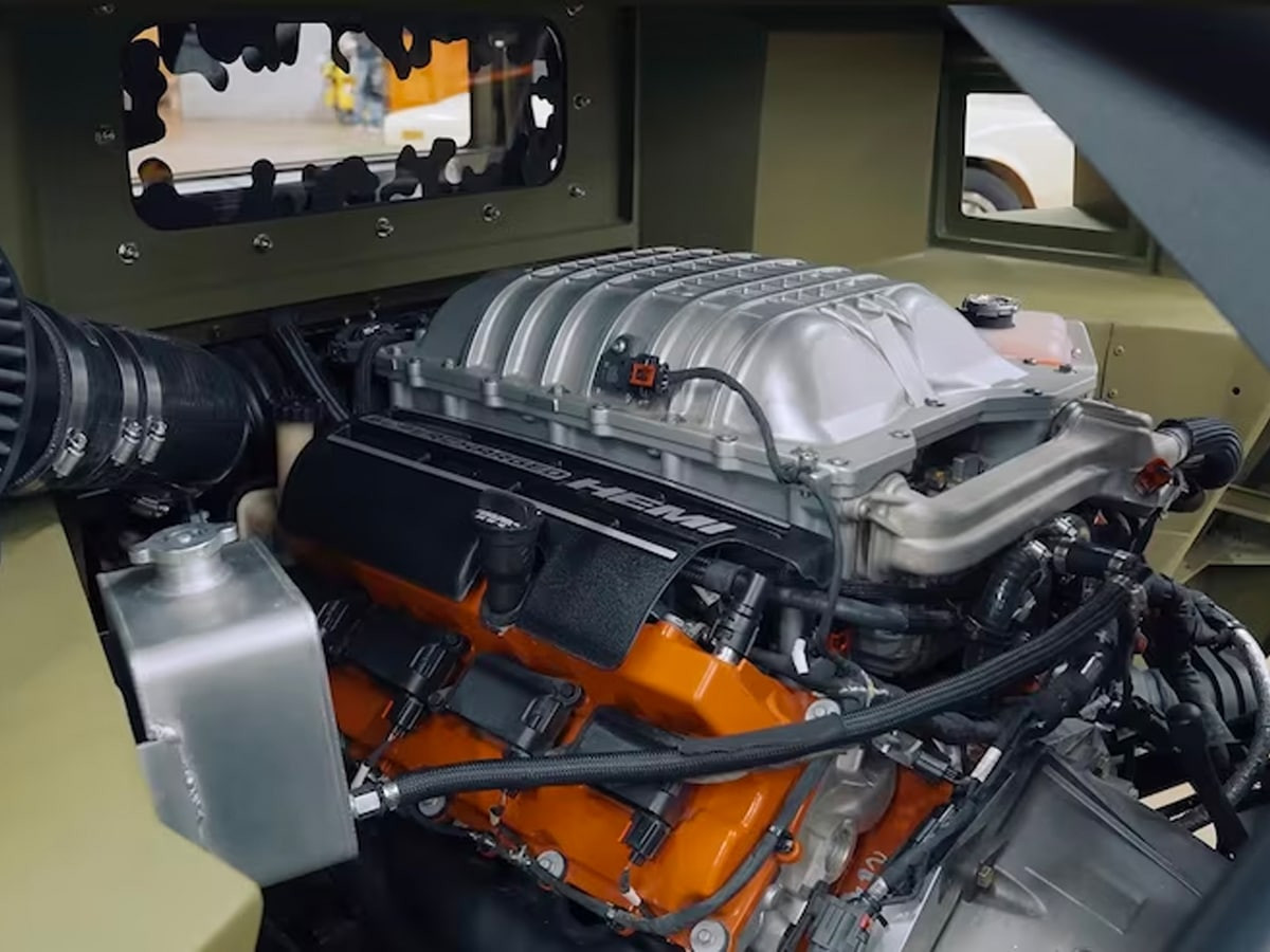 Động cơ Hellcat V8 6.2L siêu nạp độ trên Humvee 6x6