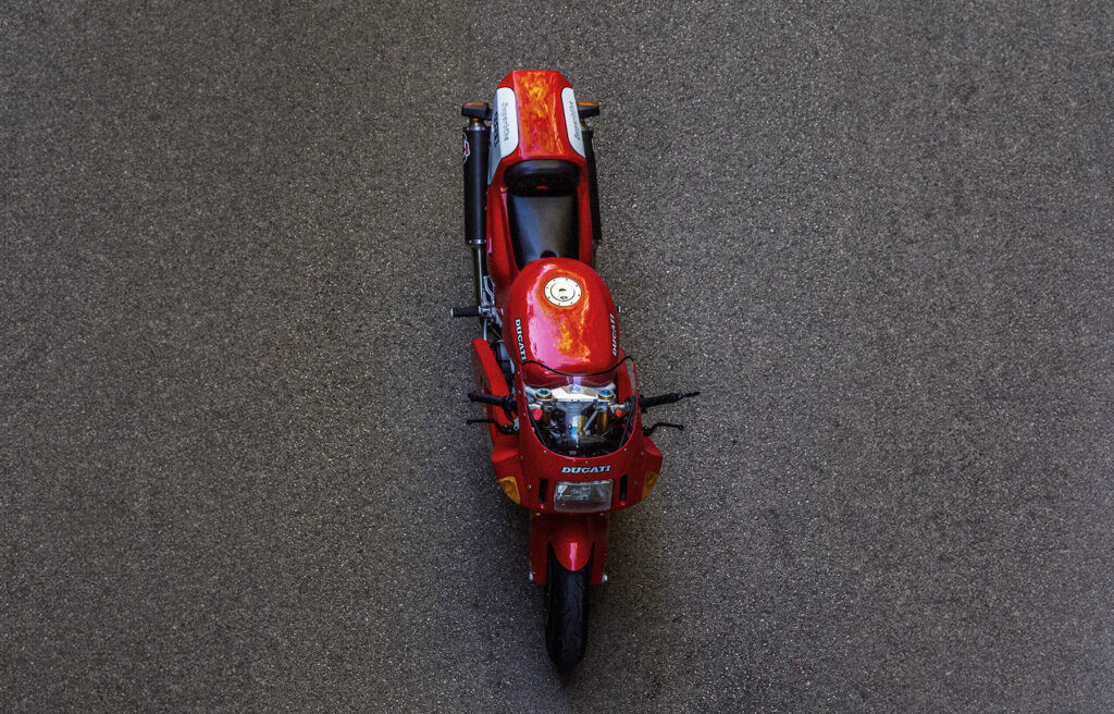 Ducati 851 độ 1098 đang được hoàn thiện trong xưởng của North Motorcycles