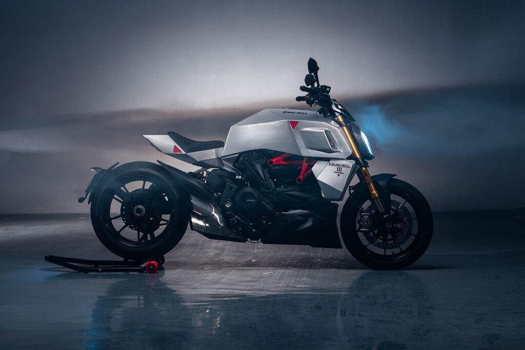 Ducati Diavel độ đầy ấn tượng với tông kim loại xước đặc trưng kết hợp thiết kế phá cách