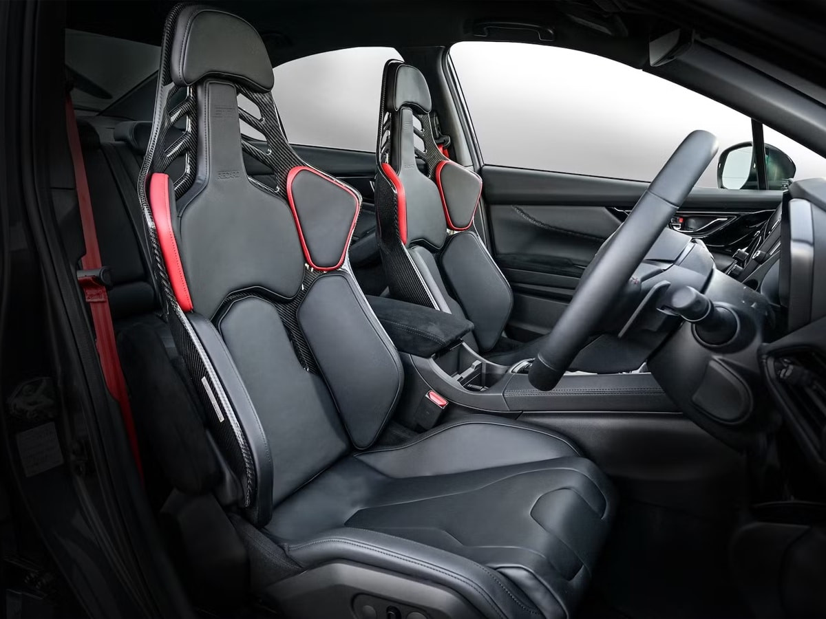 Đuôi xe Subaru STI S210 nổi bật với cánh lướt gió carbon và bộ mâm BBS 19 inch năng động