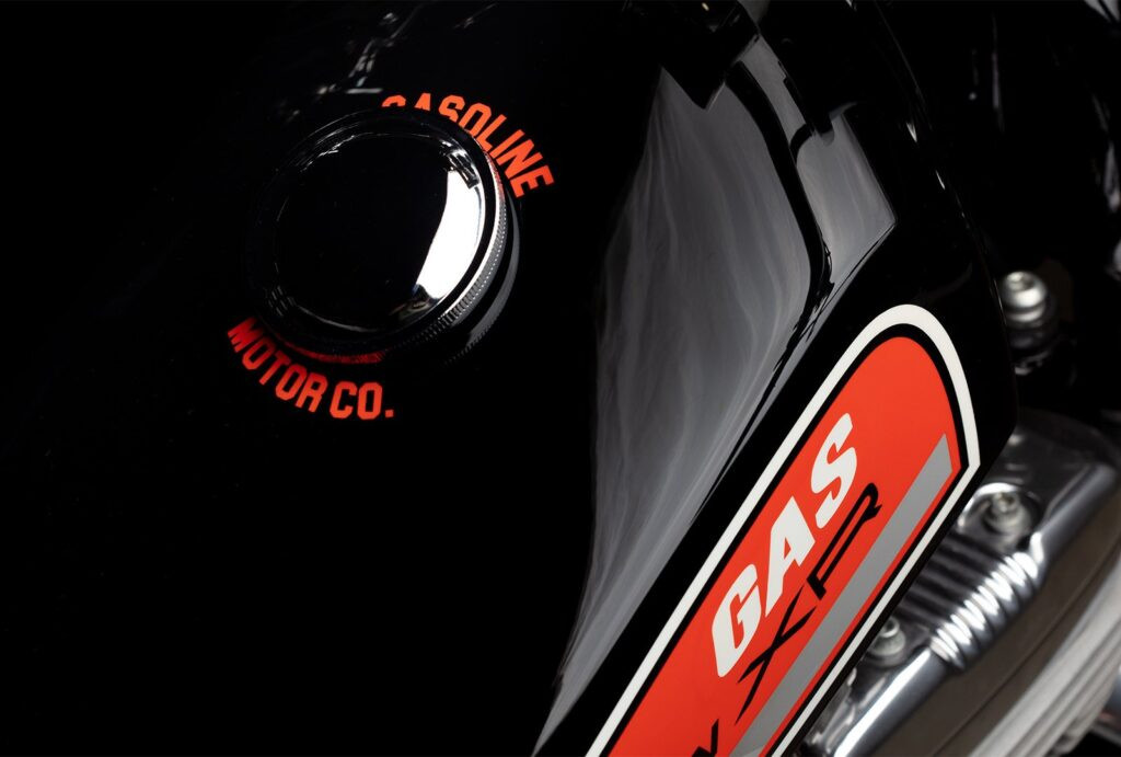GAS XR750 Black Edition: Ngoại hình tối giản, mạnh mẽ và lôi cuốn ở mọi góc nhìn