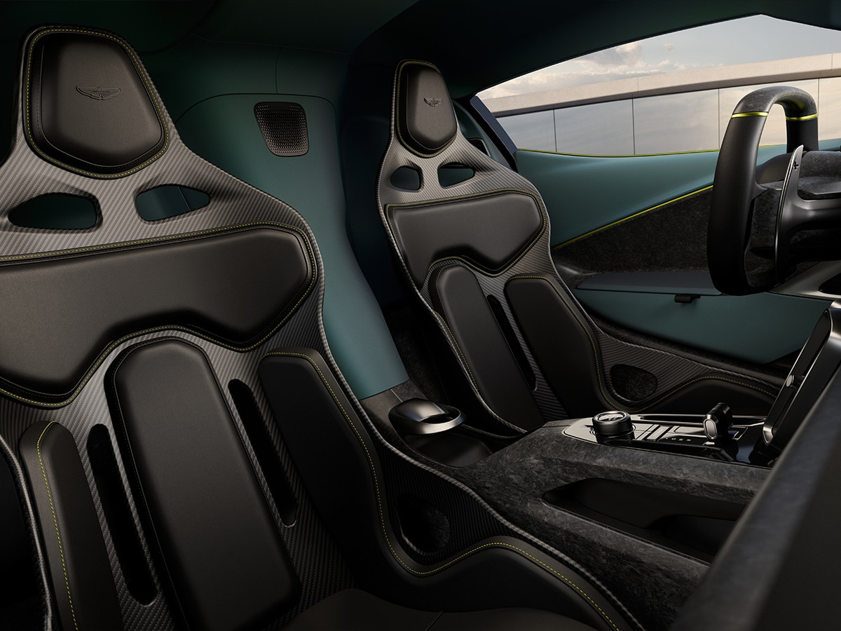 Ghế ngồi carbon nguyên khối của Aston Valhalla