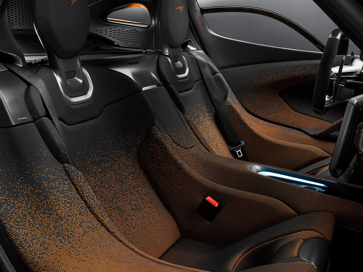 Ghế thể thao nhẹ và nội thất giảm tối đa McLaren W1