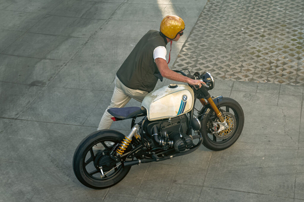 Góc độ nghiêng đầy nam tính của mẫu moto độ