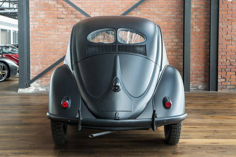 Góc nhìn phía sau chiếc Beetle 1945, thiết kế nguyên bản với phong cách cổ điển