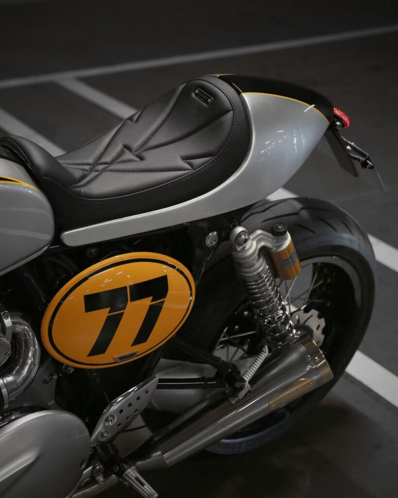 Hệ thống bánh nan hoa Kineo và phuộc Ohlins trên Byakko