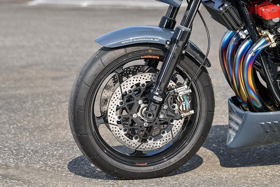 Hệ thống giảm xóc Nitron và phanh Brembo trên bản độ Z1-R