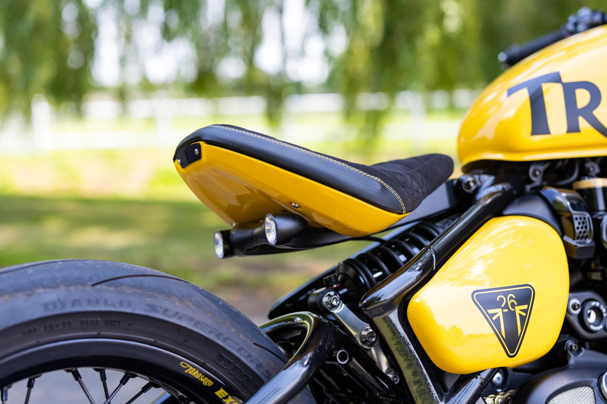 Hệ thống phanh trang bị đĩa sóng TH và heo Brembo