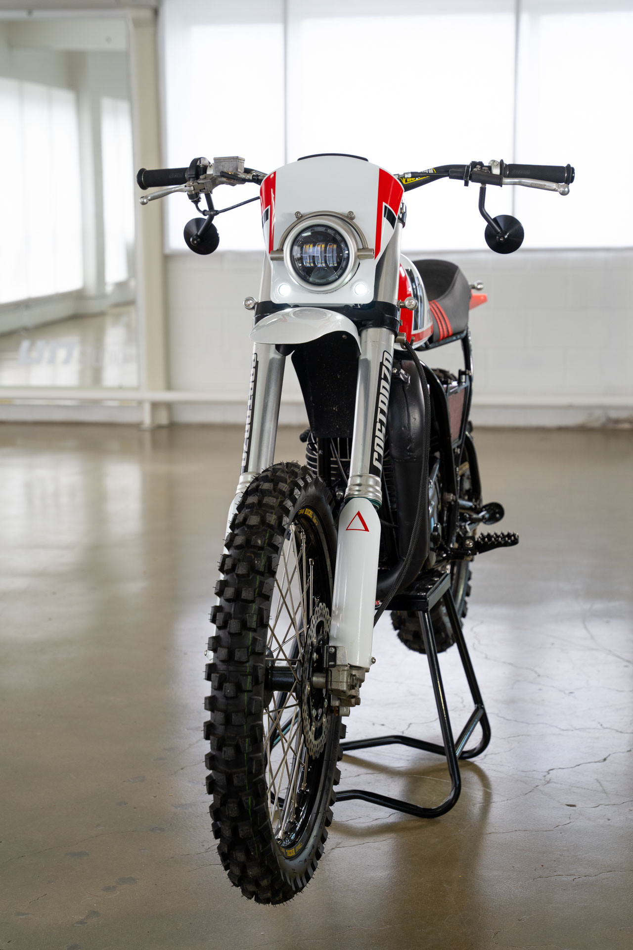 Hệ thống phuộc trước từ Kawasaki KX250F được tích hợp hoàn hảo