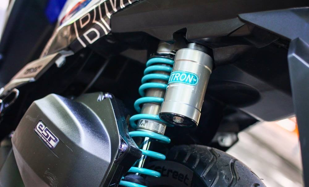 Heo Brembo Billet M50 và phuộc Ohlins phía sau