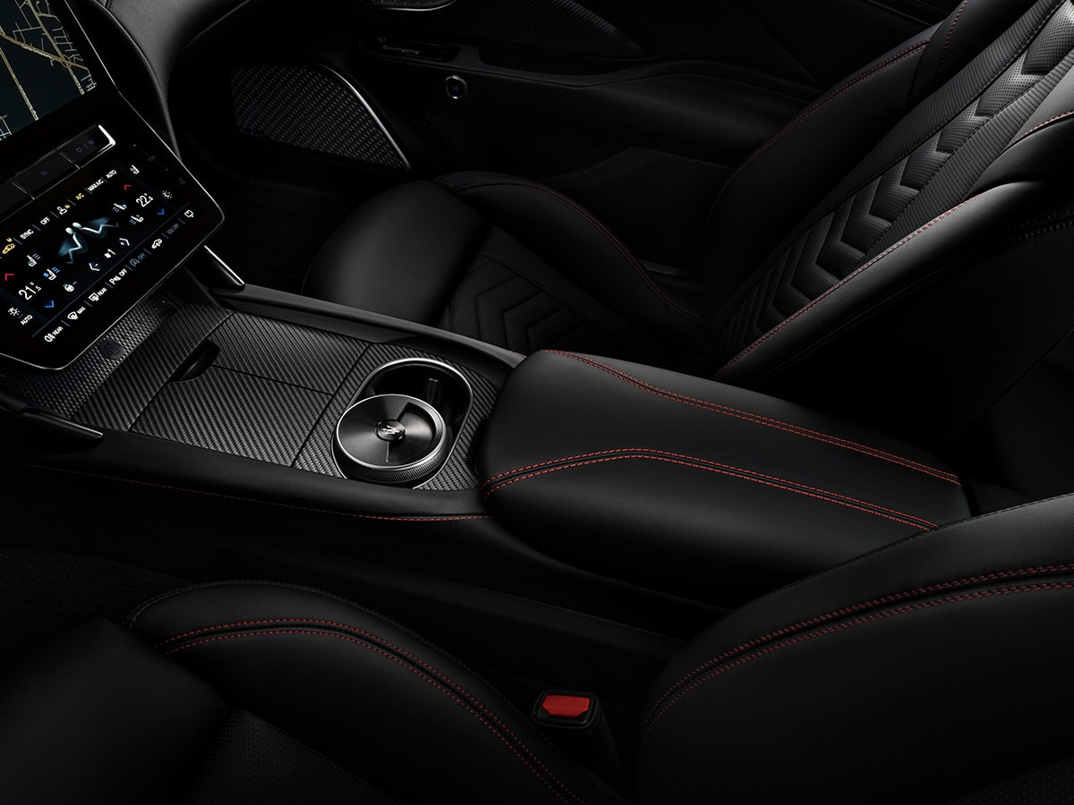 Khoang điều khiển trung tâm Maserati GranTurismo