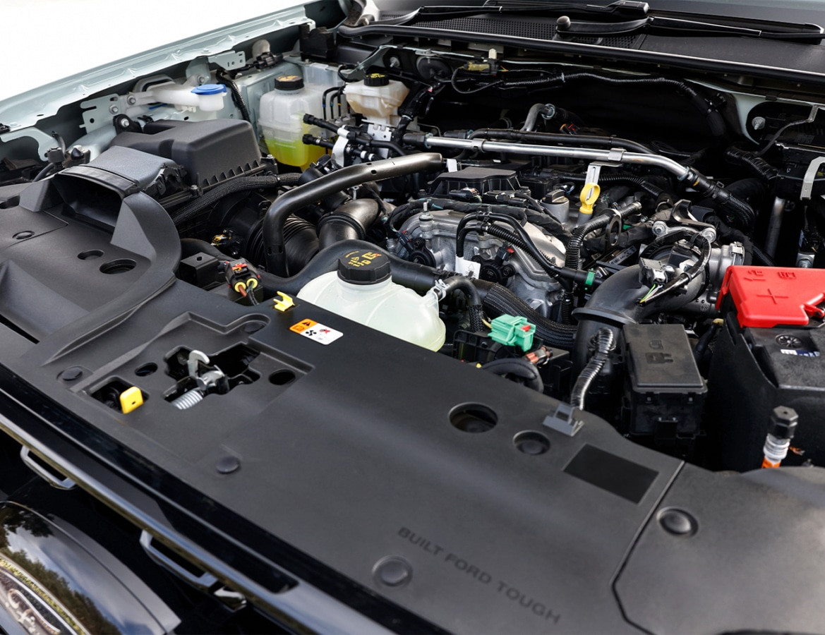 Khoang động cơ Ford Ranger PHEV