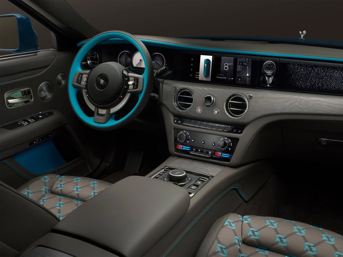 Khoang lái Rolls-Royce Ghost Series II 2025 tích hợp công nghệ Spirit hiện đại