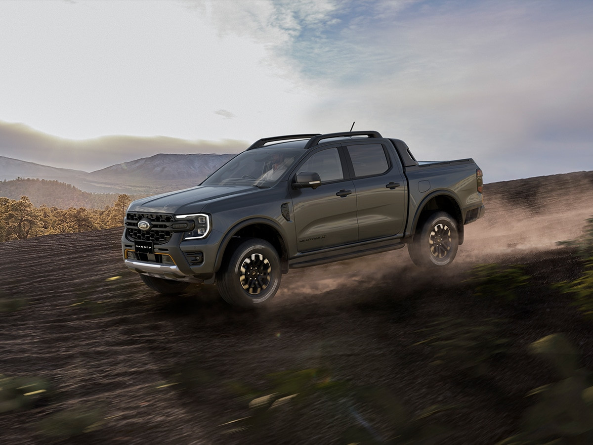 Khoang lái và ghế ngồi được thêu logo Wildtrak X thời thượng