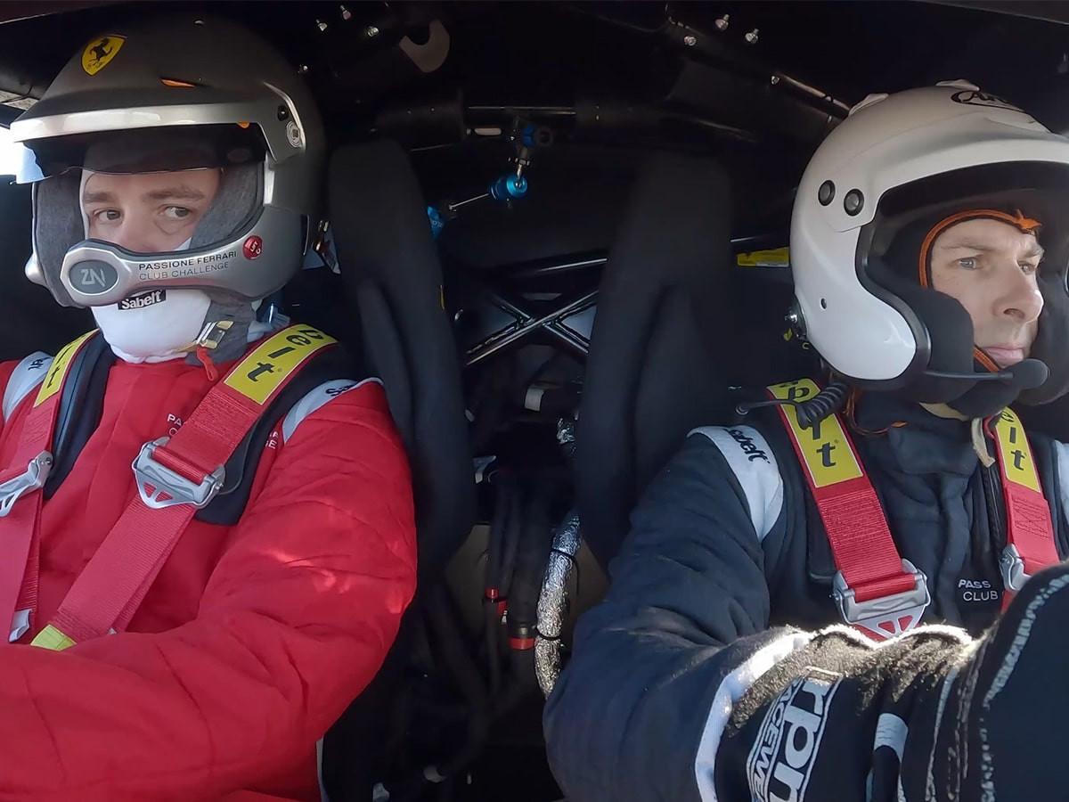Khoảnh khắc lái thử Ferrari 296 Challenge từ bên trong buồng lái