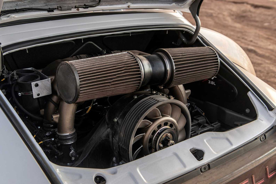 Khối động cơ hoàn thiện của Porsche 911 độ Safari