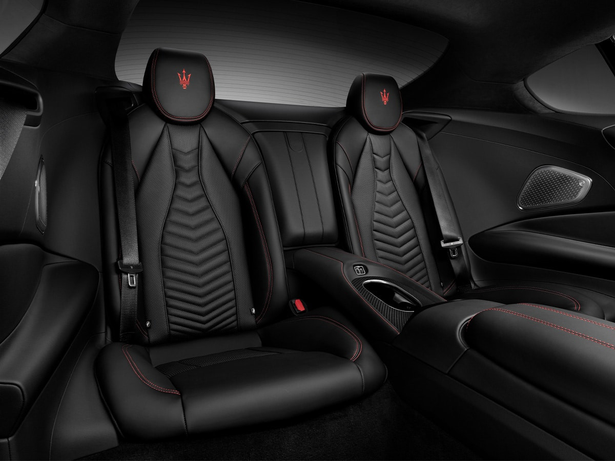 Không gian ghế sau Maserati GranTurismo
