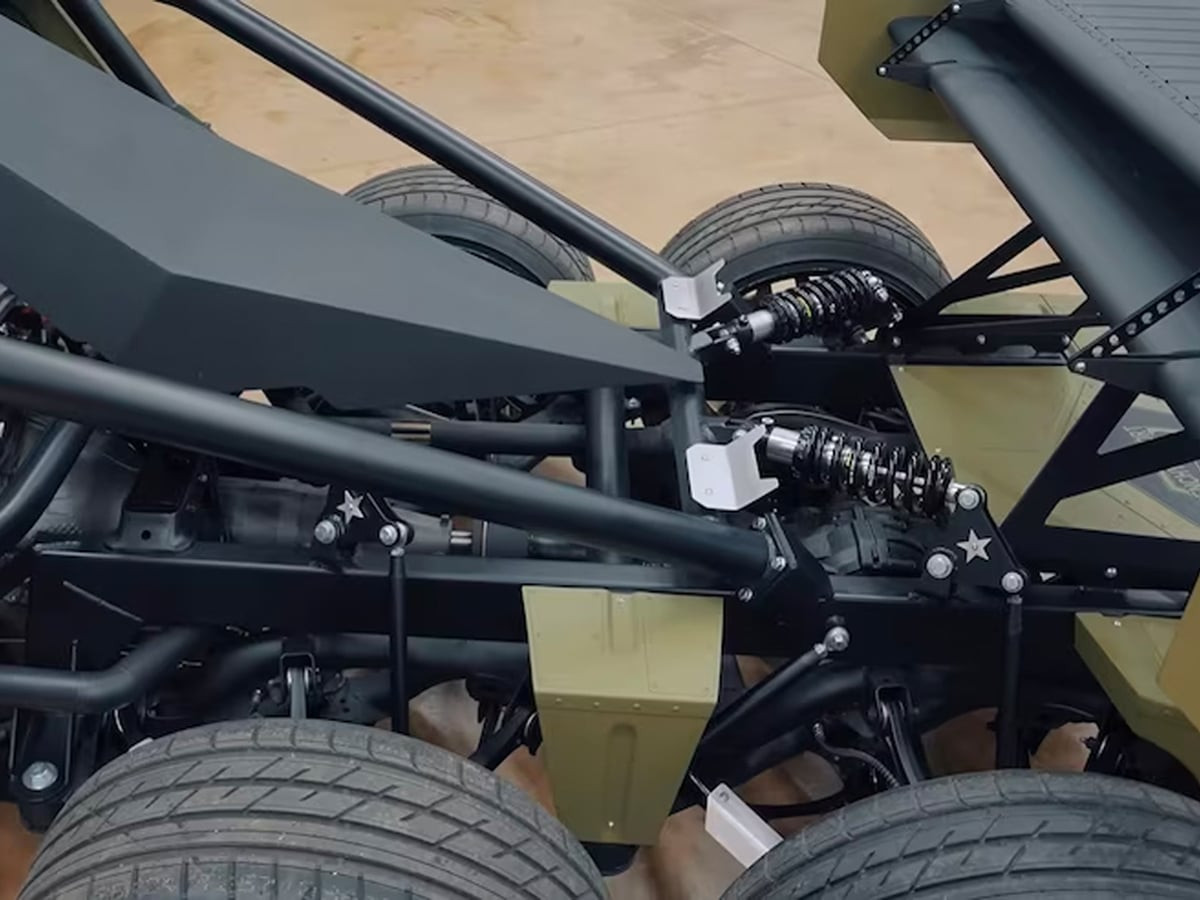 Khung gầm và hệ thống treo của Humvee độ 6x6 kết hợp Porsche Cayenne