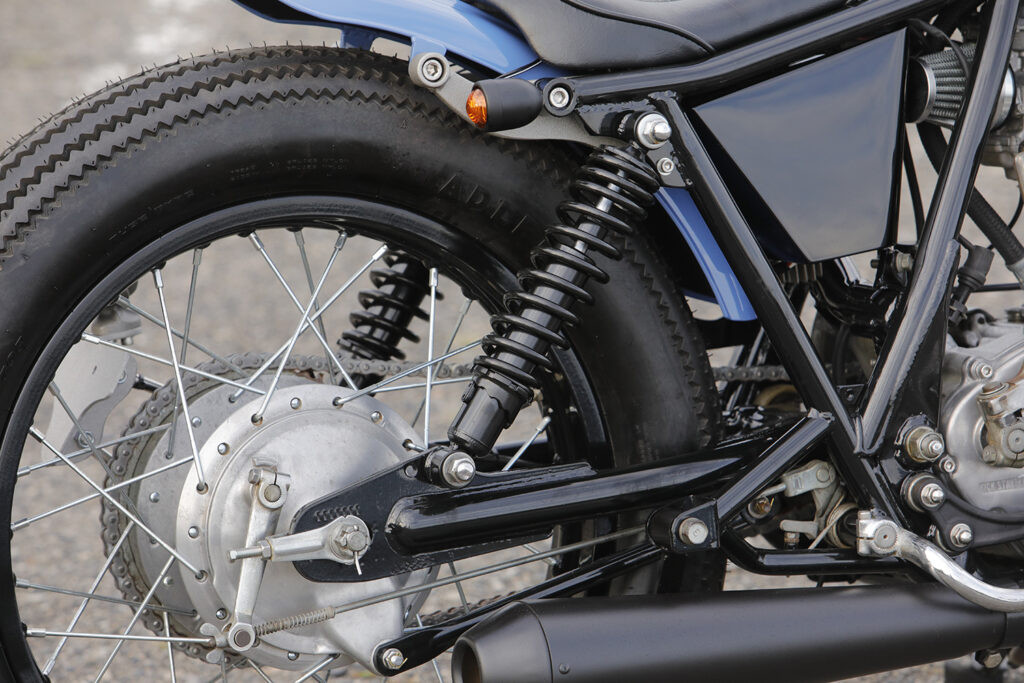 Khung sườn Yamaha SR400 độ được gia công thủ công, tối giản đến từng chi tiết