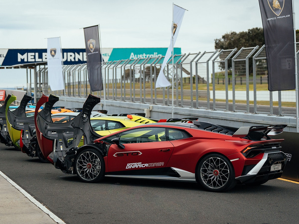 Lamborghini Huracan STO tại khu kỹ thuật trước giờ xuất phát