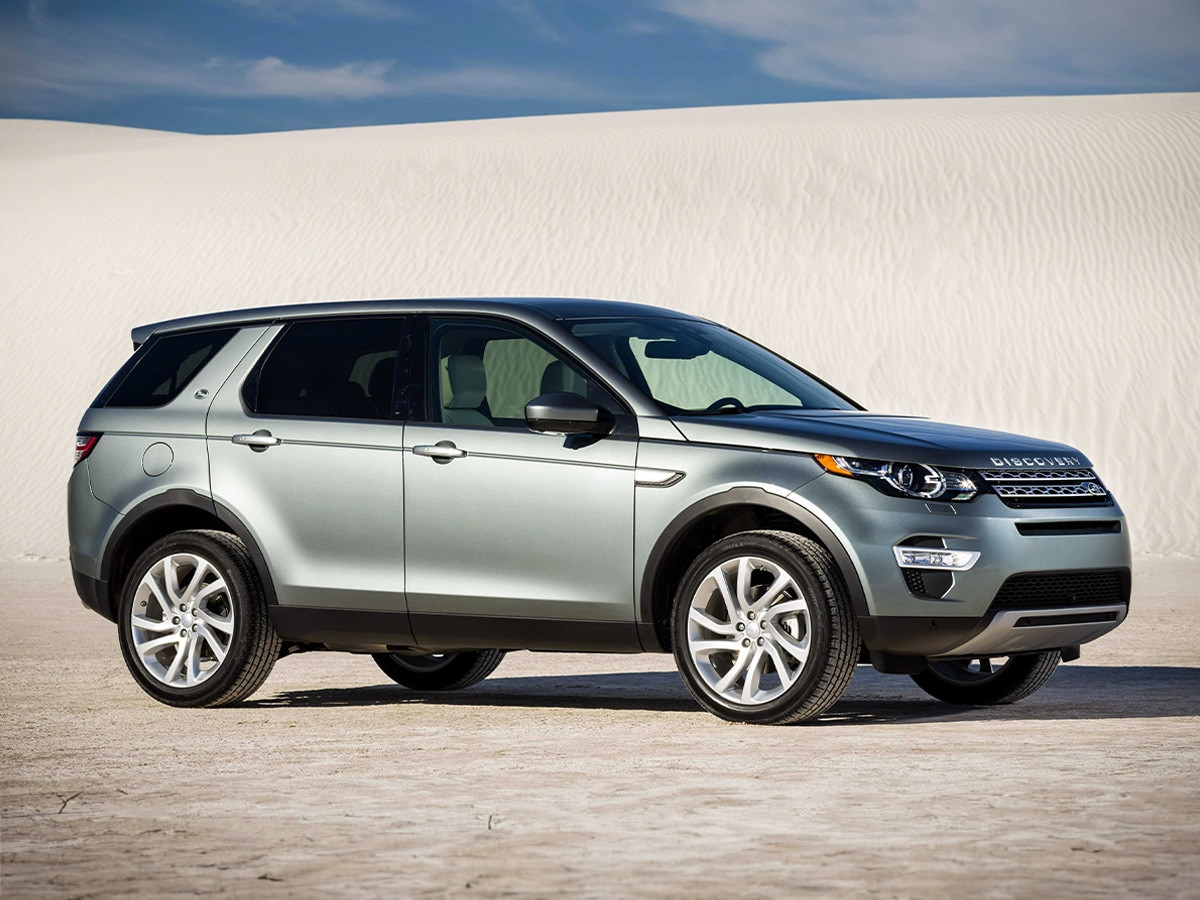 Land Rover Discovery Sport chinh phục bãi cát