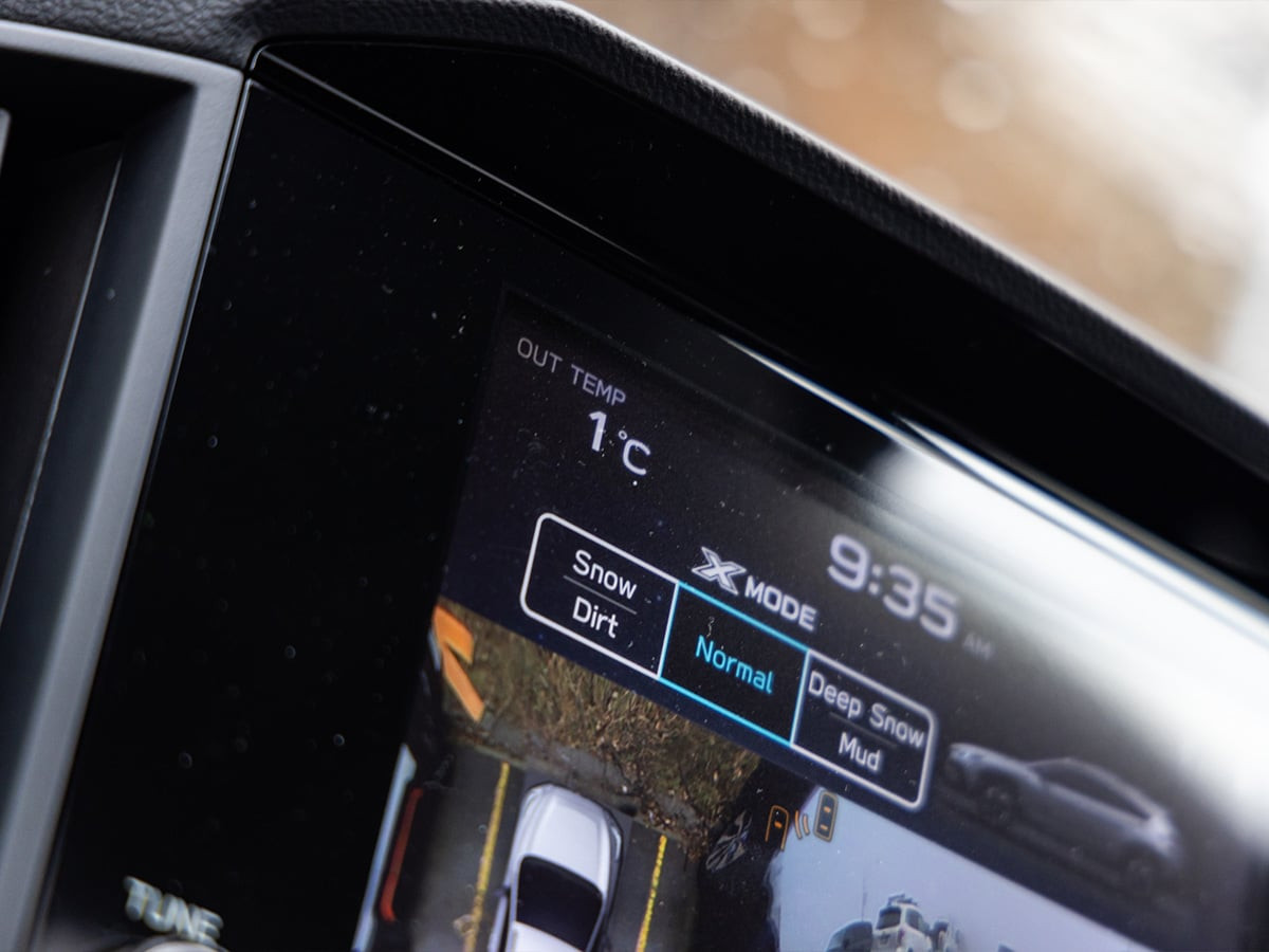 Màn hình hiển thị X-MODE trên Subaru Crosstrek với tính năng điều hướng địa hình