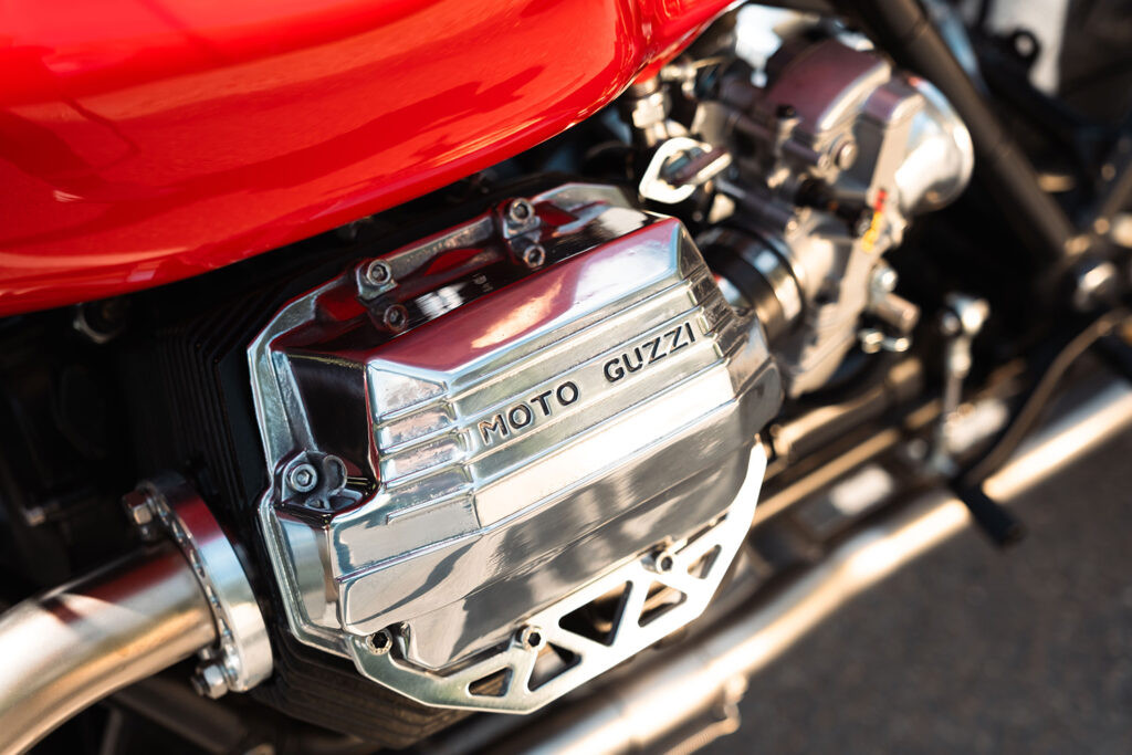 Mặt đồng hồ phong cách cổ điển Acewell tích hợp đầy đủ thông tin trên xe độ Moto Guzzi từ SRC