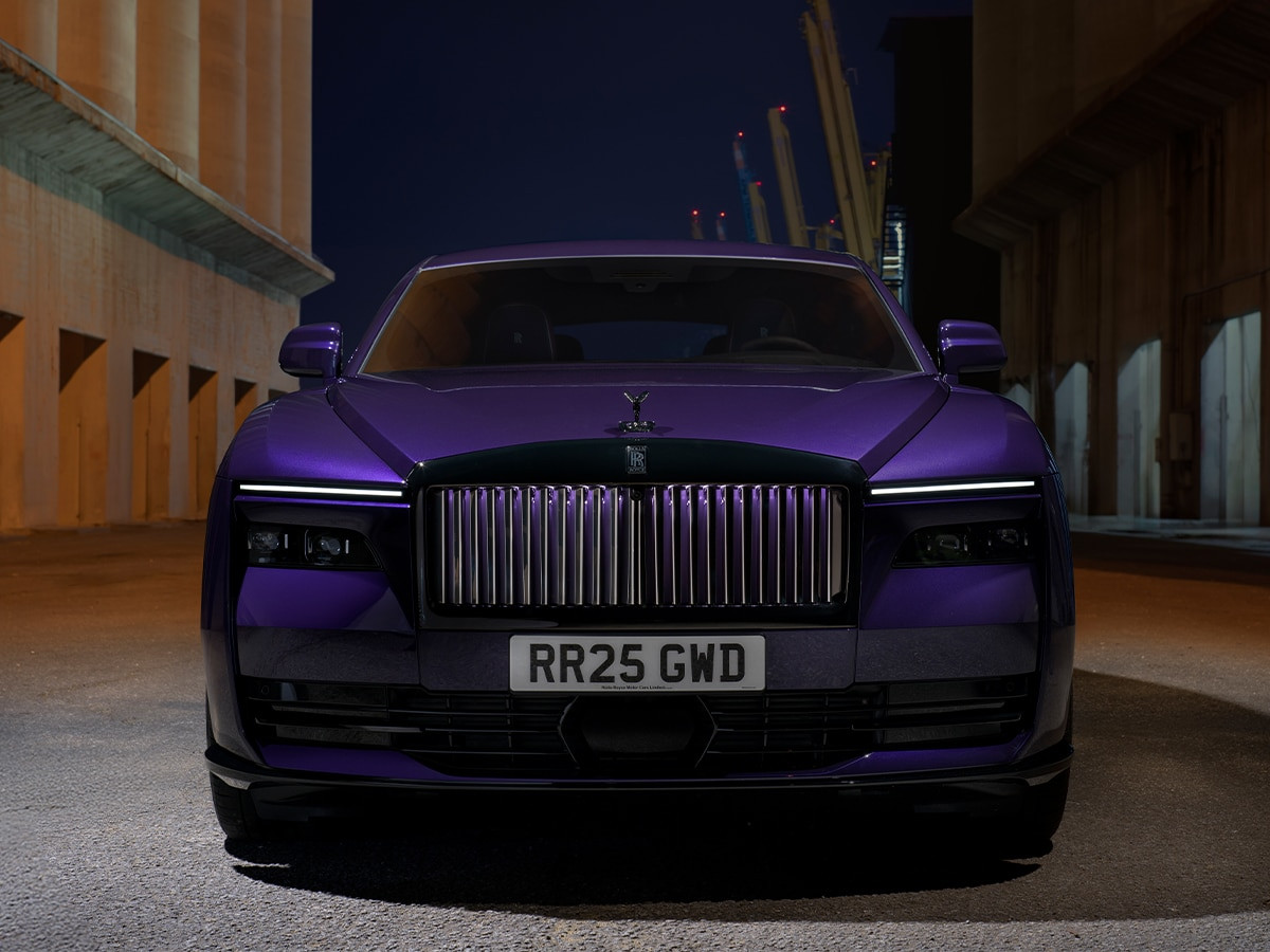 Mặt trước Rolls-Royce Black Badge Spectre