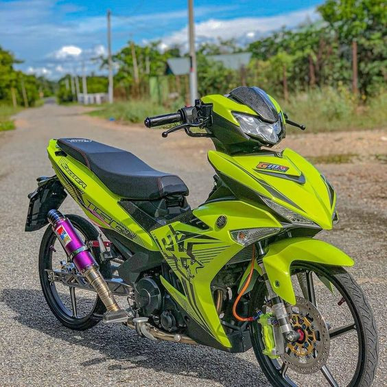 Mẫu ô tô thể thao được độ full body kit, kết hợp sắc cam nổi bật với bánh xe thể thao Bali