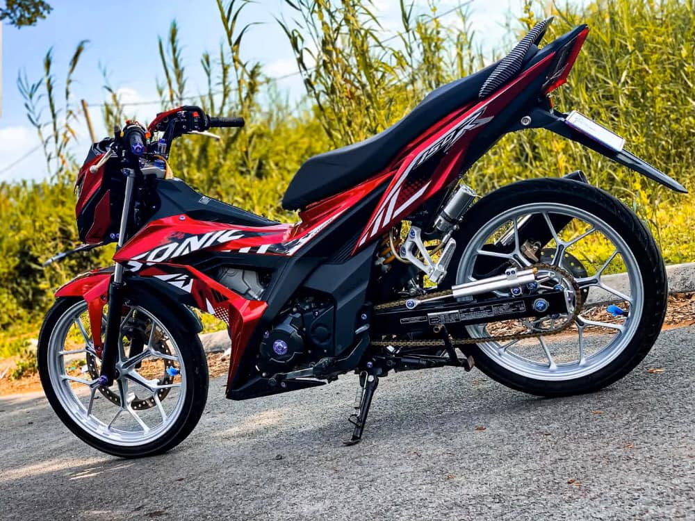 Mẫu xe Sonic với tem thiết kế tùy chỉnh phong cách graffiti